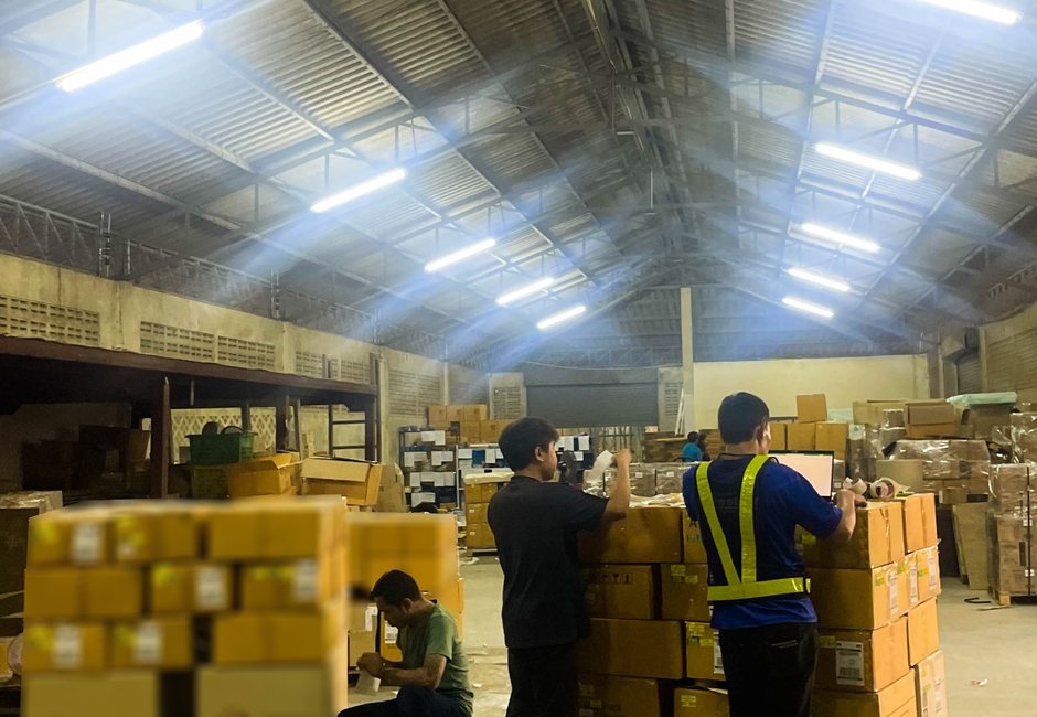 Fragile consignment palletized and shock-monitored in cargo hub